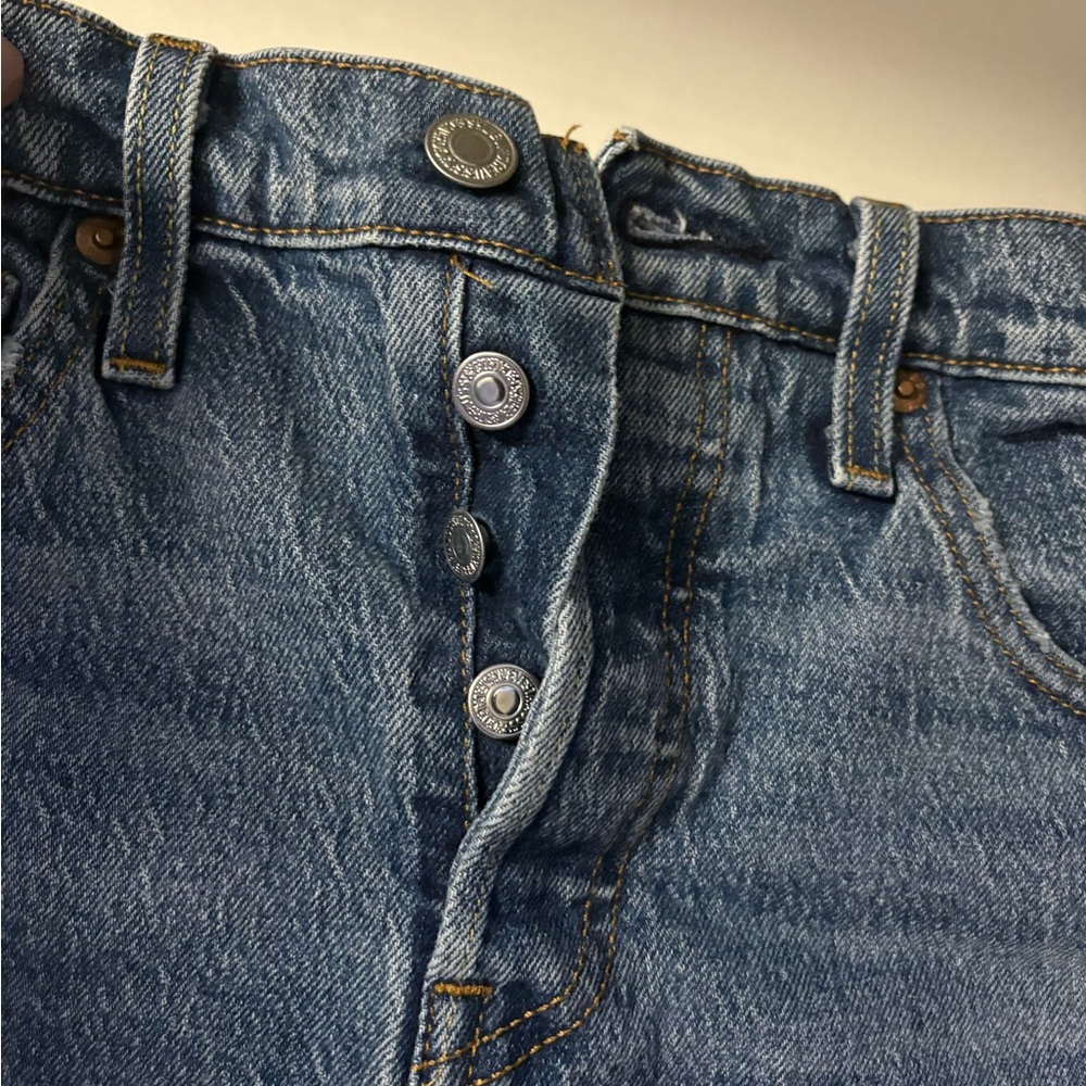 HIGH RISE MID-THIGH LEVI SHORTS - Picture 5 of 8